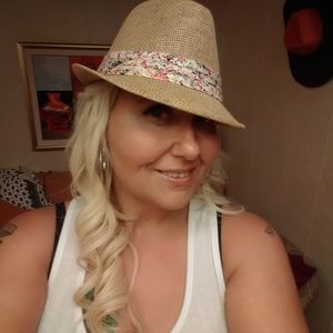 Meet your Posher, Carrie